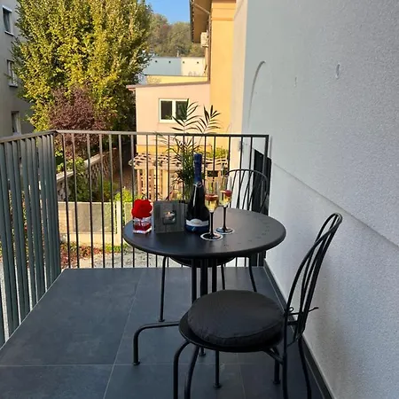 Riverside Apartament *